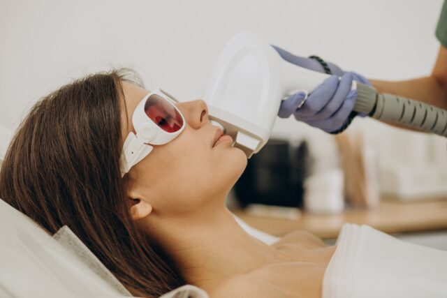 https://dsens.com.tr/wp-content/uploads/2023/02/laser-epilation-hair-removal-therapy_1303-234871-640x427.jpg